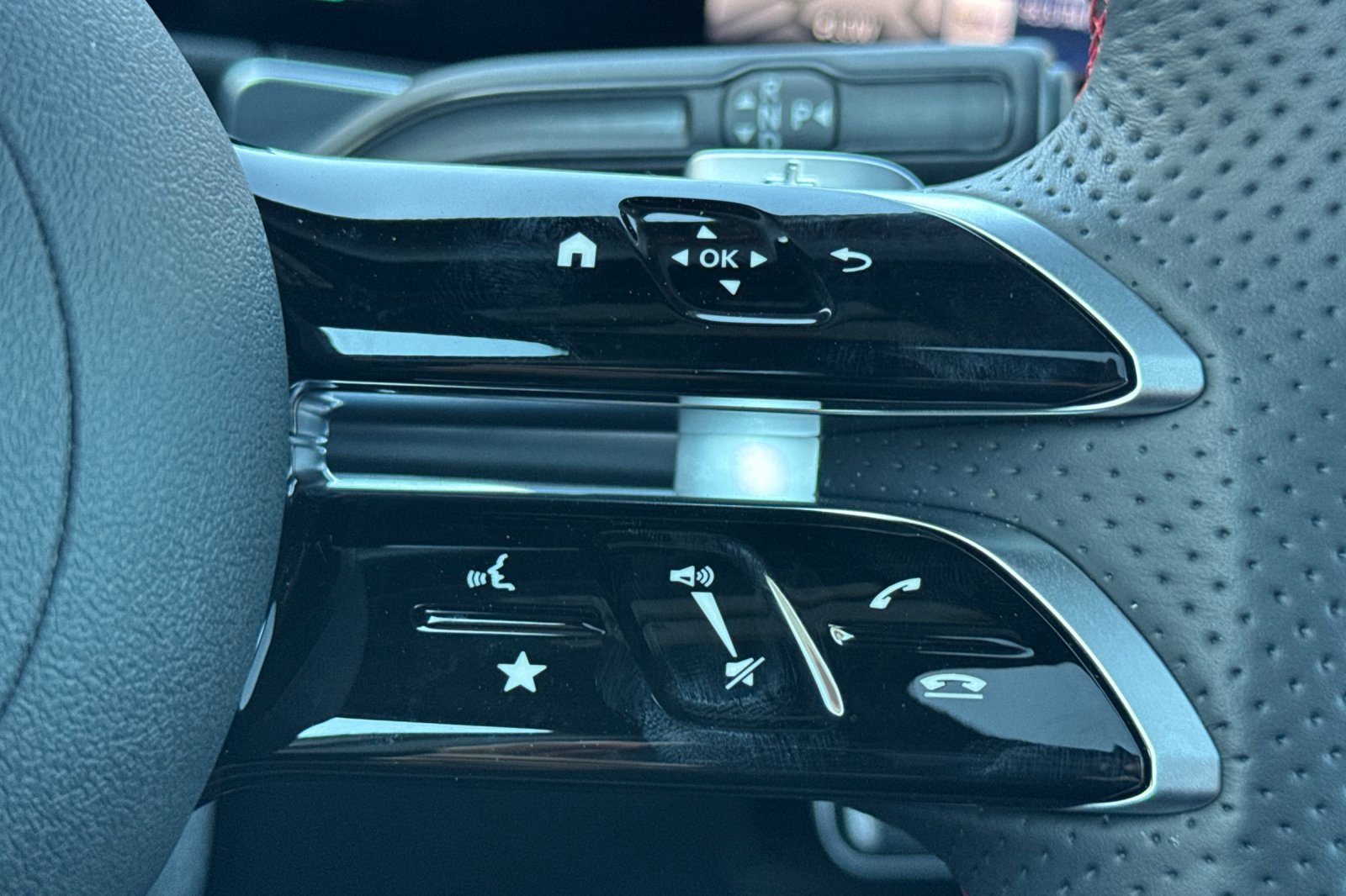 Used 2024 Mercedes-Benz EQB 300 4MATIC image 33