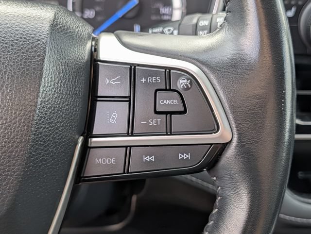 Used 2022 Toyota Highlander XLE AWD/4WD image 20