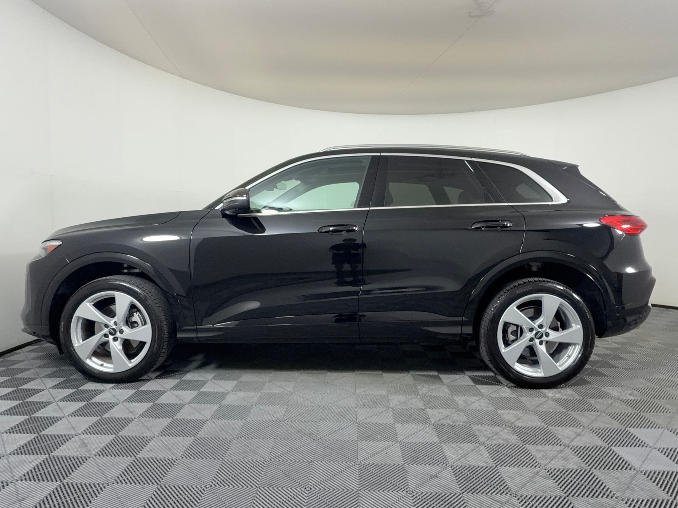 Certified 2026 Audi Q5 Premium AWD/4WD image 2