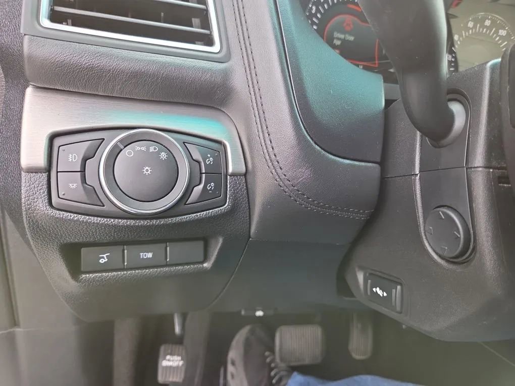 Used 2016 Ford Explorer Platinum image 15