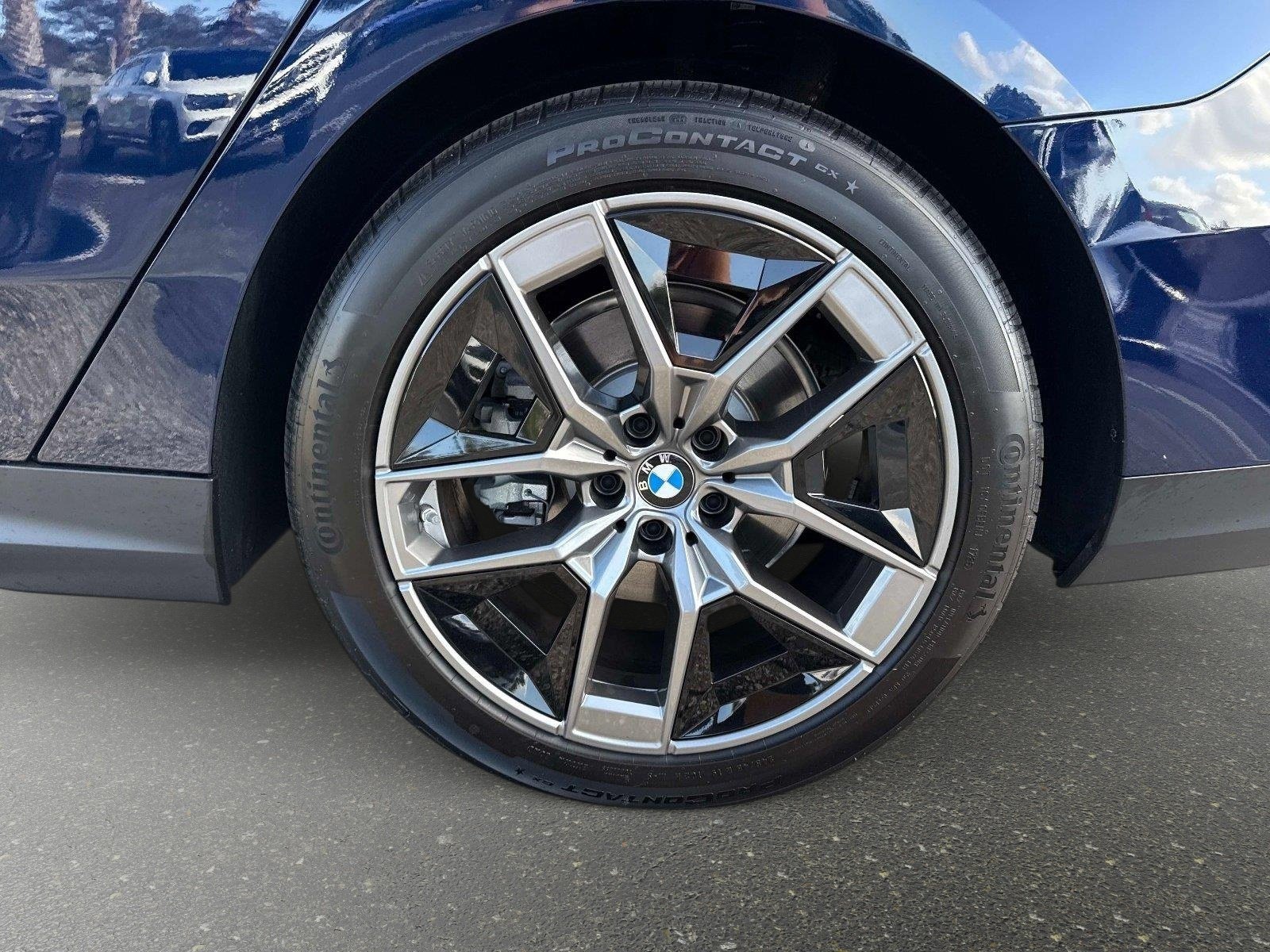 Used 2026 BMW 530i xDrive AWD/4WD image 14