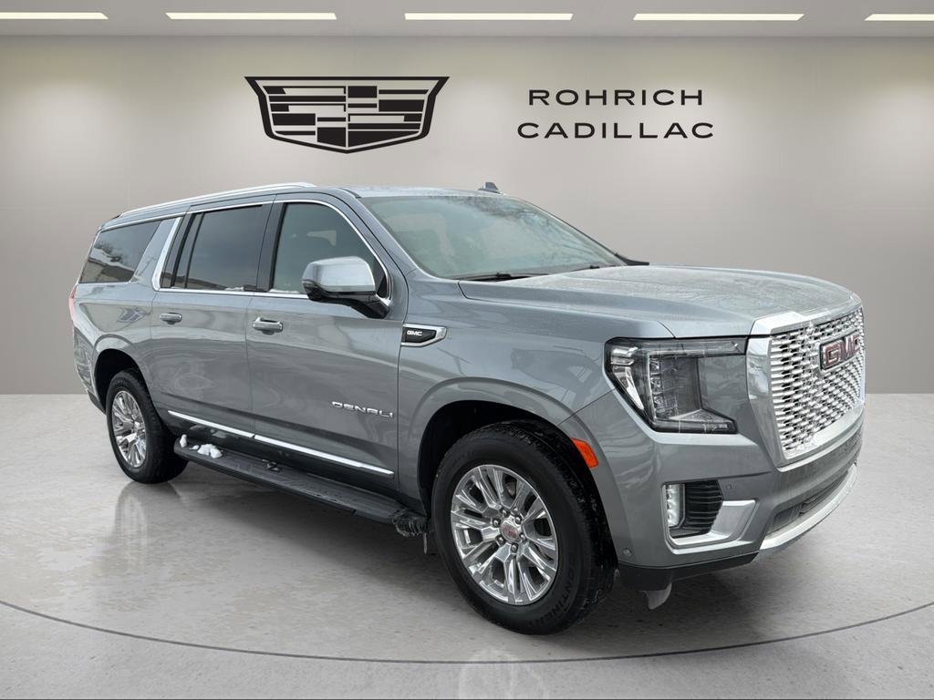 Used 2024 GMC Yukon XL Denali w/ Advanced Technology Package image 4