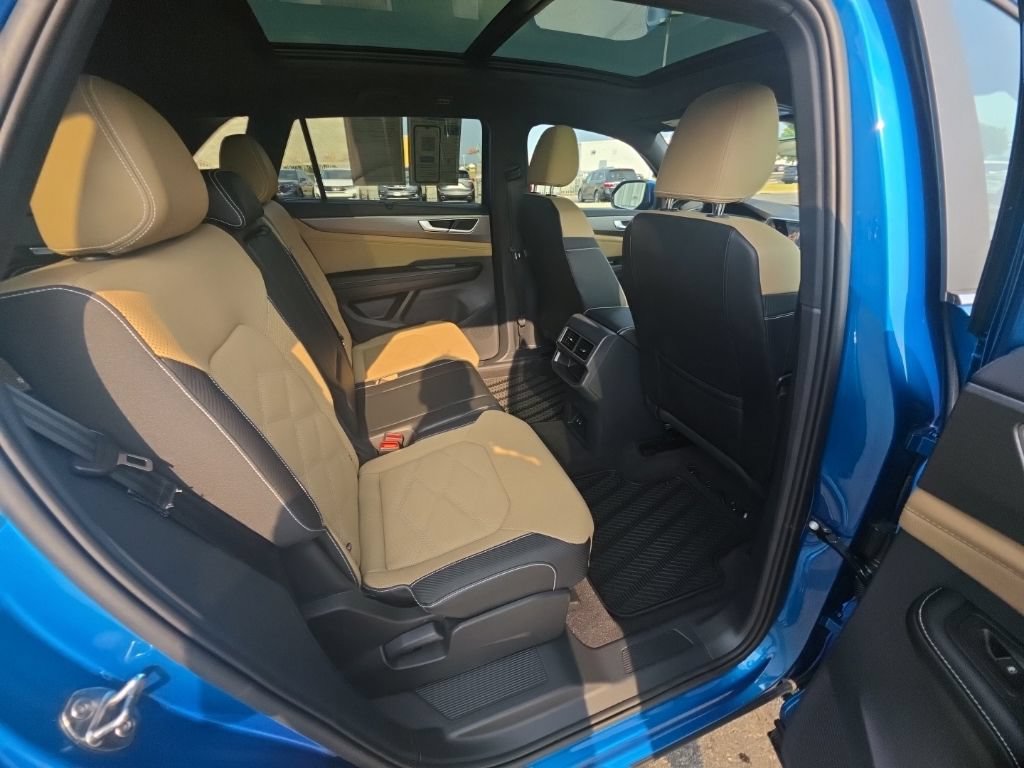 Used 2024 Volkswagen Atlas Cross Sport SE w/ Panoramic Sunroof Package AWD/4WD image 32