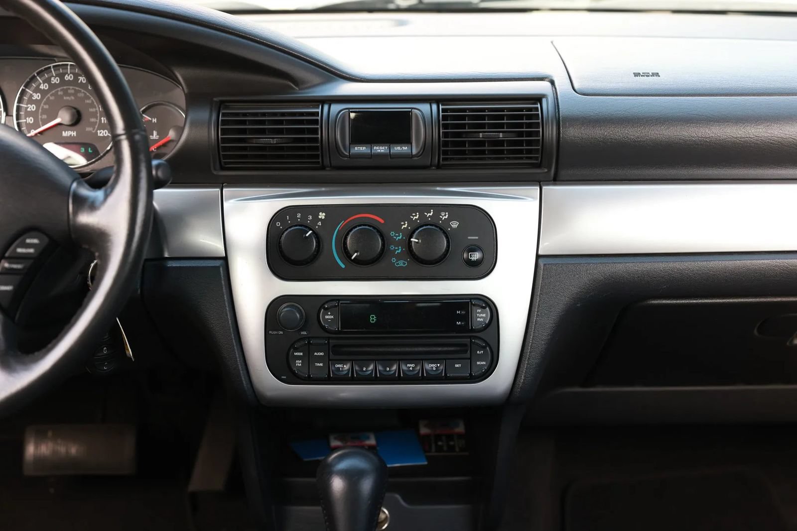 Used 2006 Chrysler Sebring Touring FWD image 34