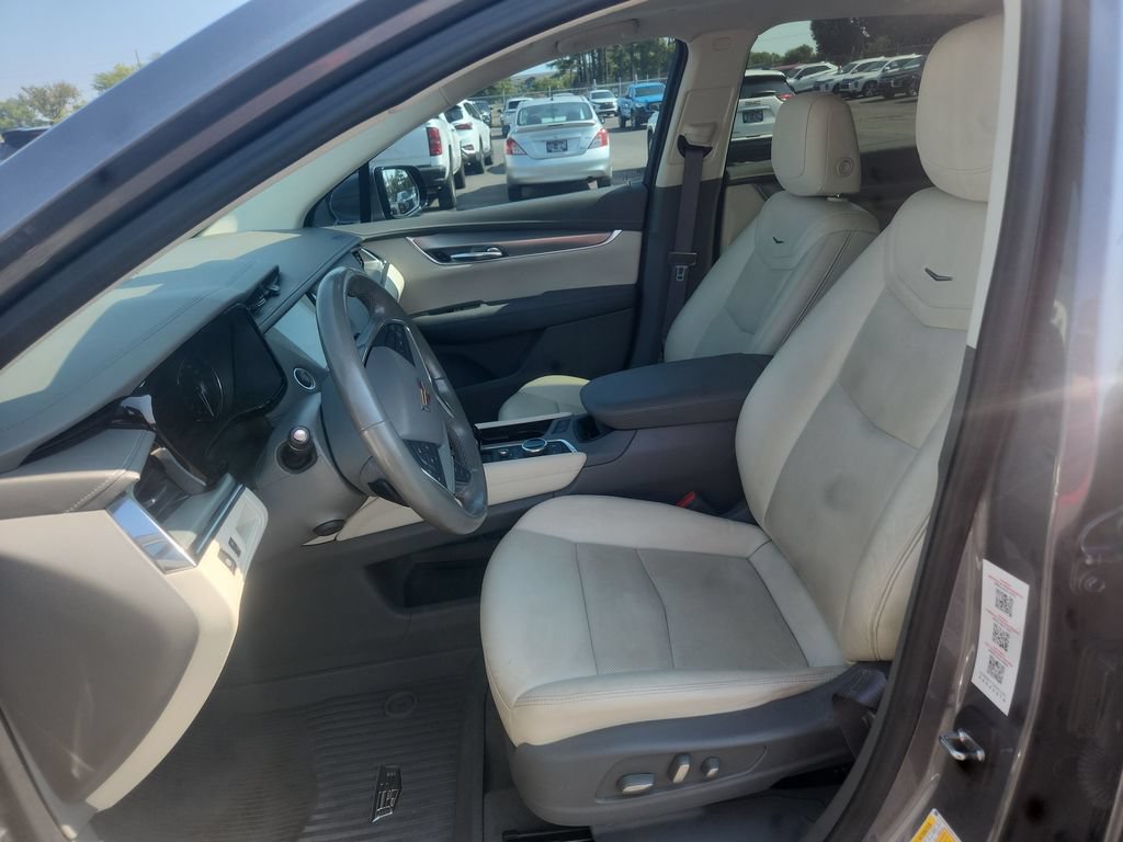 Used 2021 Cadillac XT5 Premium Luxury w/ LPO, Floor Liner Package FWD image 21