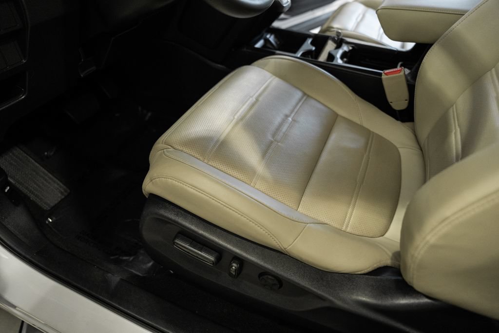 Used 2018 Honda CR-V Touring image 29