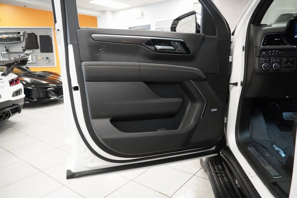 New 2025 Chevrolet Suburban Premier image 10