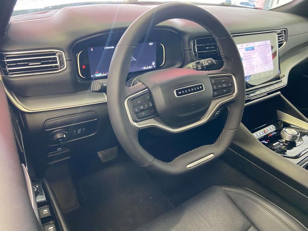 Used 2025 Jeep Wagoneer L Series II AWD/4WD image 12
