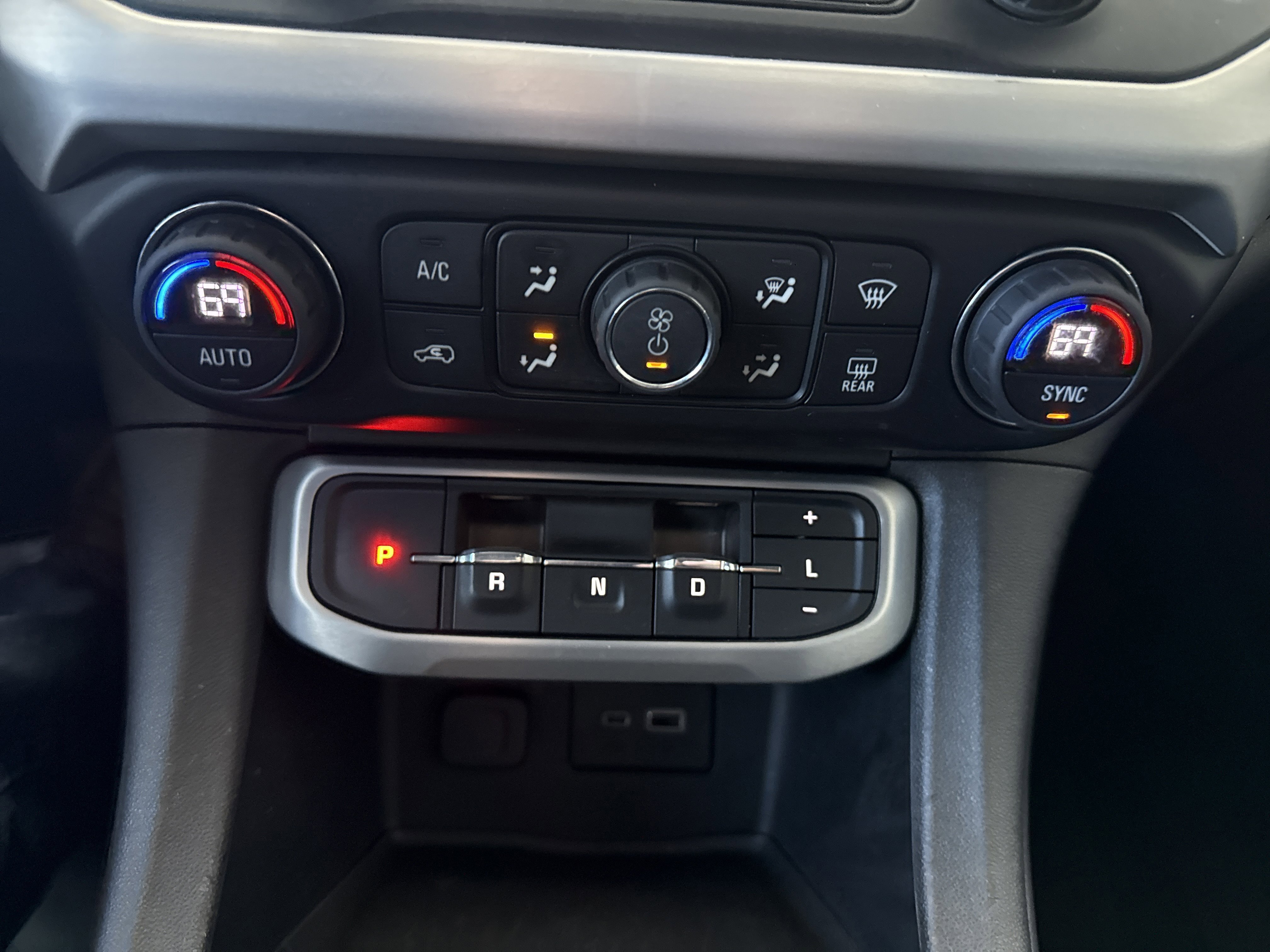 Used 2020 GMC Acadia SLE w/ Driver Convenience Package image 26