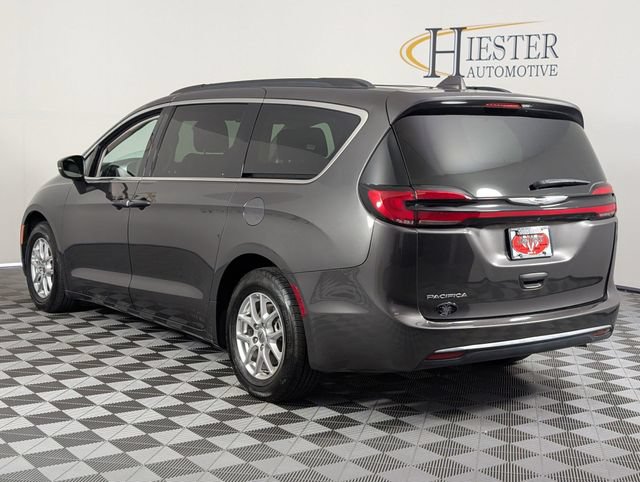 Used 2022 Chrysler Pacifica Touring-L FWD image 5