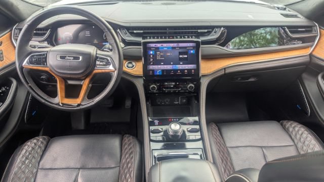 Used 2023 Jeep Grand Cherokee Summit AWD/4WD image 23