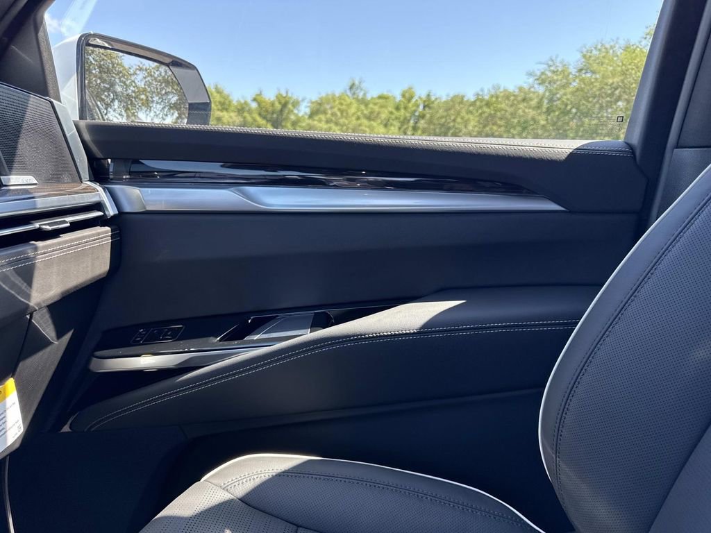 New 2026 Cadillac Escalade ESV Luxury AWD/4WD image 24