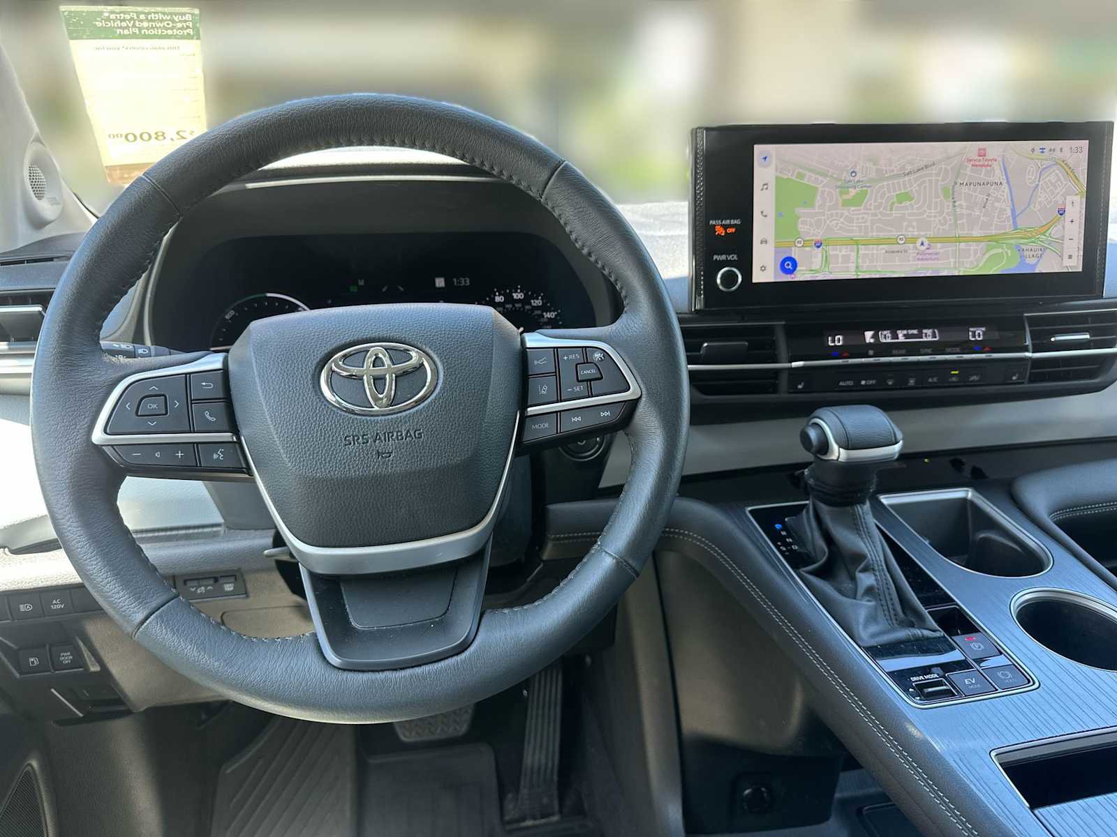 Used 2025 Toyota Sienna XLE w/ XLE Plus Package image 2