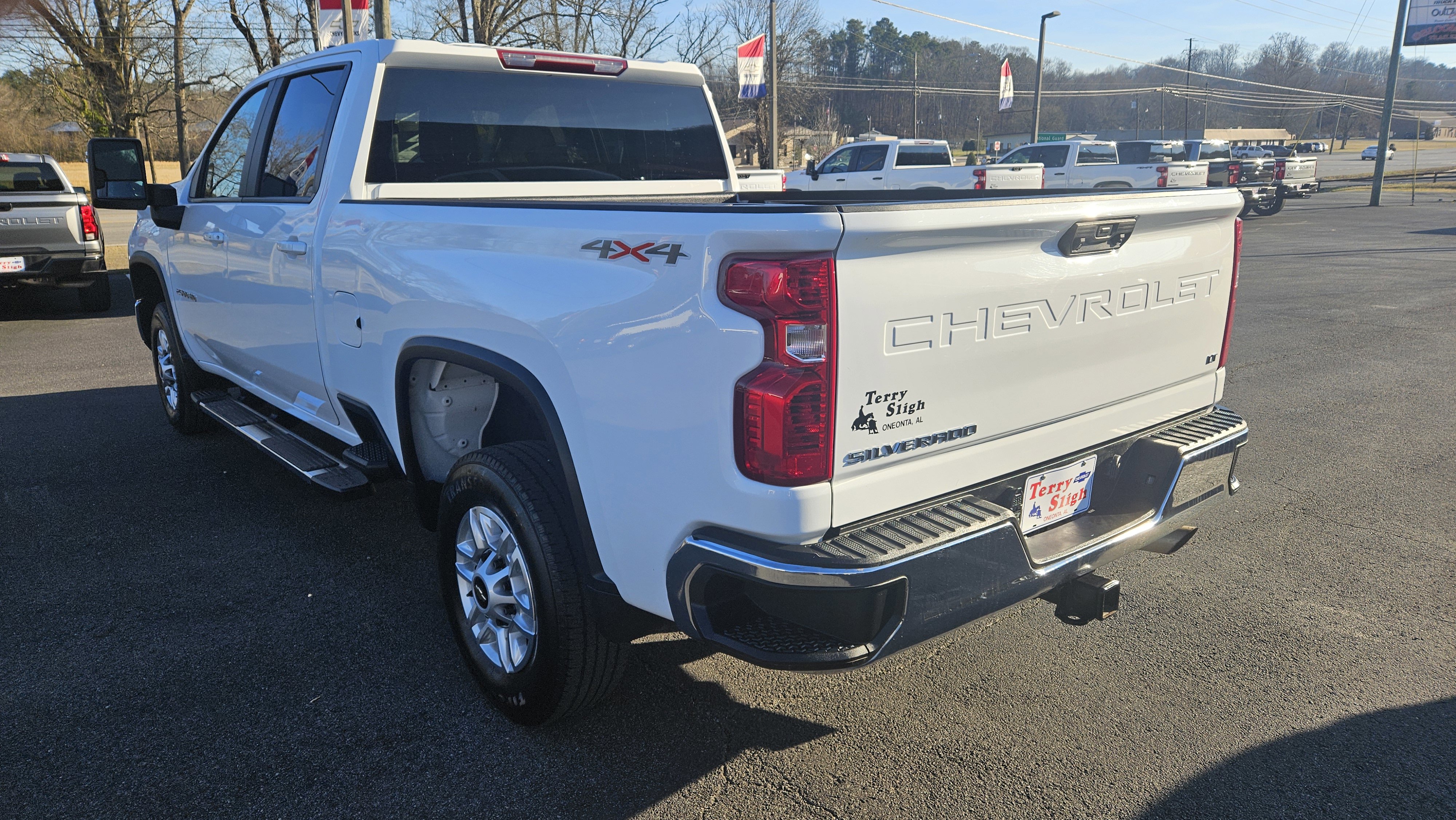 Used 2025 Chevrolet Silverado 2500 LT w/ Convenience Package AWD/4WD image 9