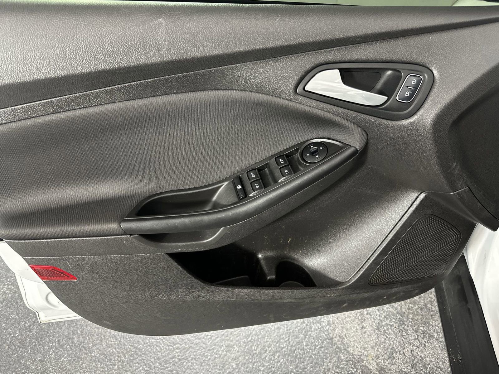 Used 2018 Ford Focus SE FWD image 29