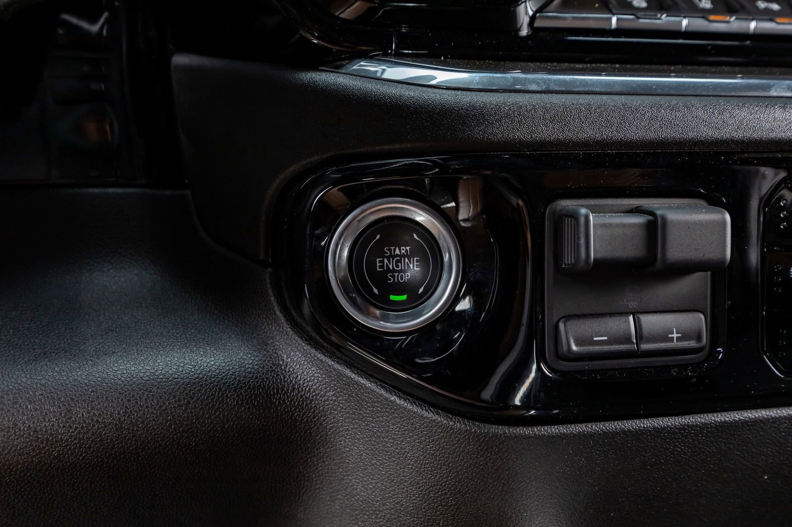 Used 2025 Chevrolet Silverado 2500 High Country w/ Technology Package image 23