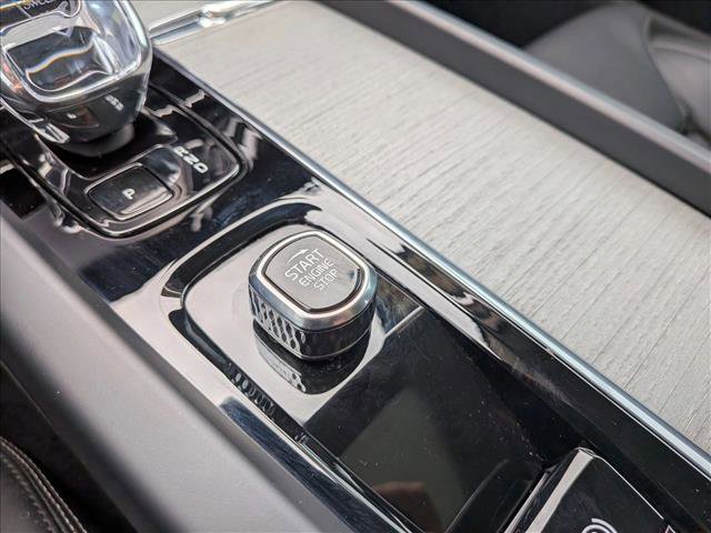 Used 2025 Volvo XC60 B5 Ultra w/ Protection Package Premier image 17