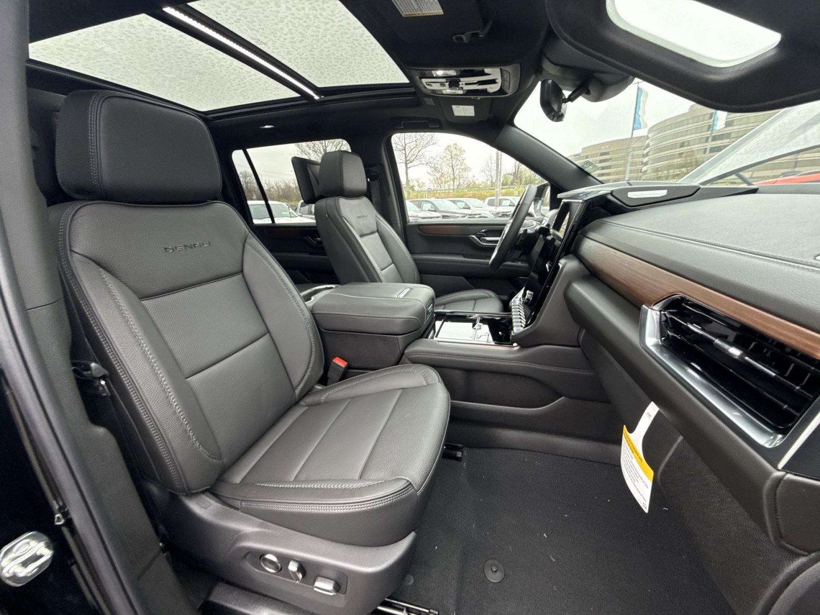 New 2026 GMC Yukon XL Denali w/ Denali Reserve Package image 27