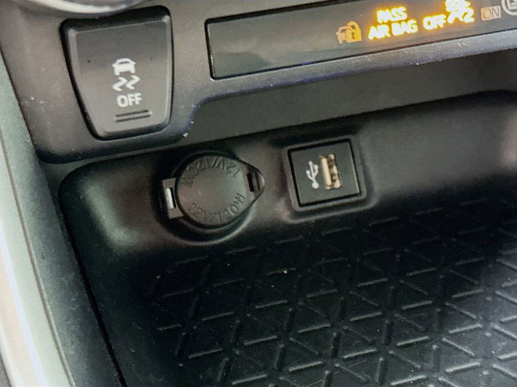 Used 2024 Toyota RAV4 XLE image 30