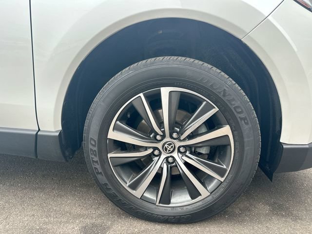 Used 2023 Toyota Venza LE AWD/4WD image 12