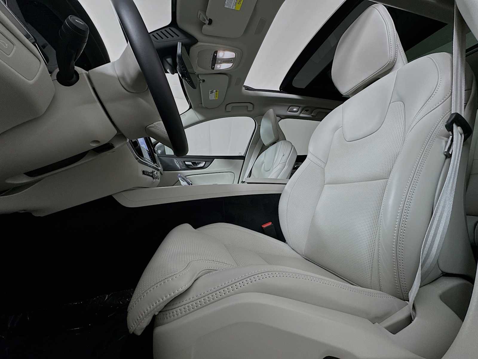 Used 2025 Volvo V60 B5 Cross Country Ultra w/ Protection Package Premier image 19