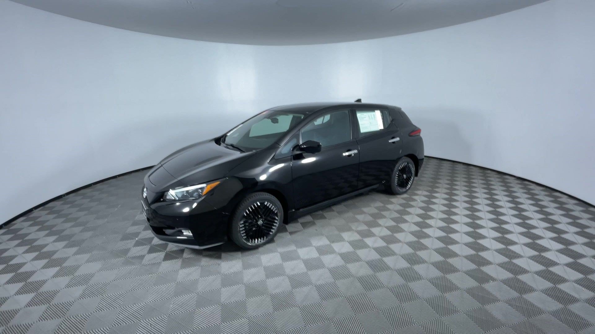 Certified 2025 Nissan Leaf SV Plus FWD image 4