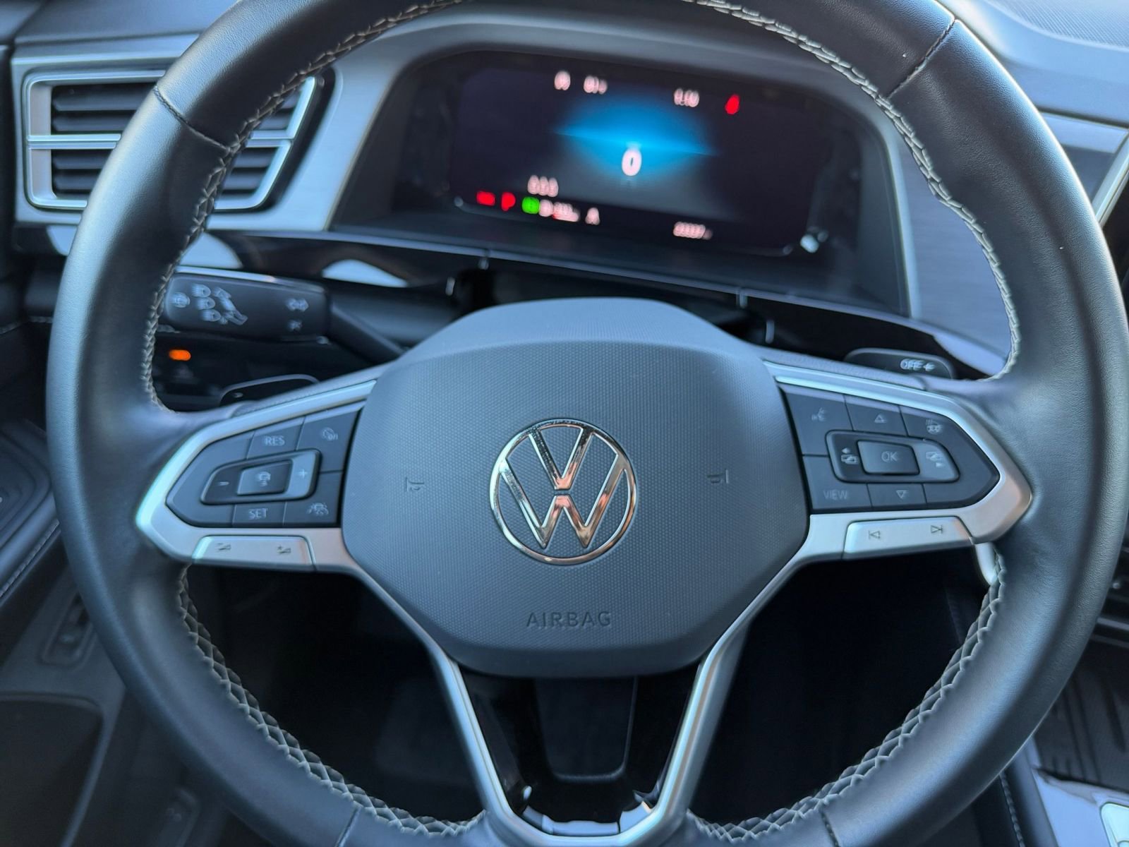 Used 2025 Volkswagen Atlas Cross Sport SE image 28