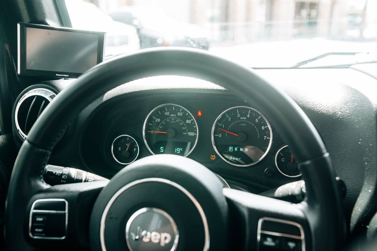 Used 2016 Jeep Wrangler Unlimited Rubicon image 31