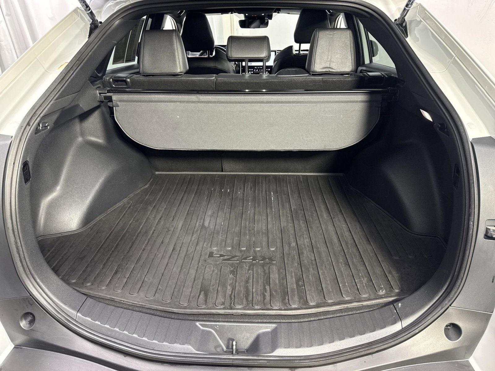 Used 2023 Toyota bZ4X XLE image 30