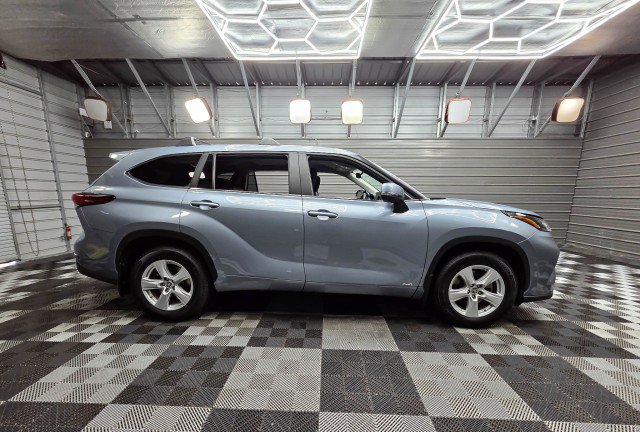 Used 2023 Toyota Highlander LE AWD/4WD image 10
