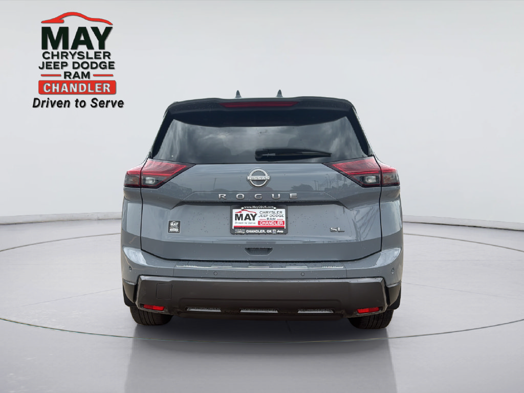 Used 2025 Nissan Rogue SL w/ Tech Package FWD image 6