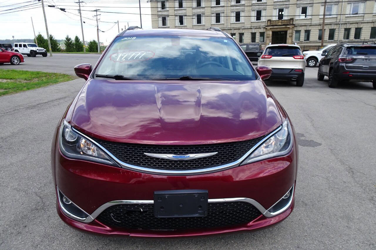 Used 2018 Chrysler Pacifica Touring Plus FWD image 3
