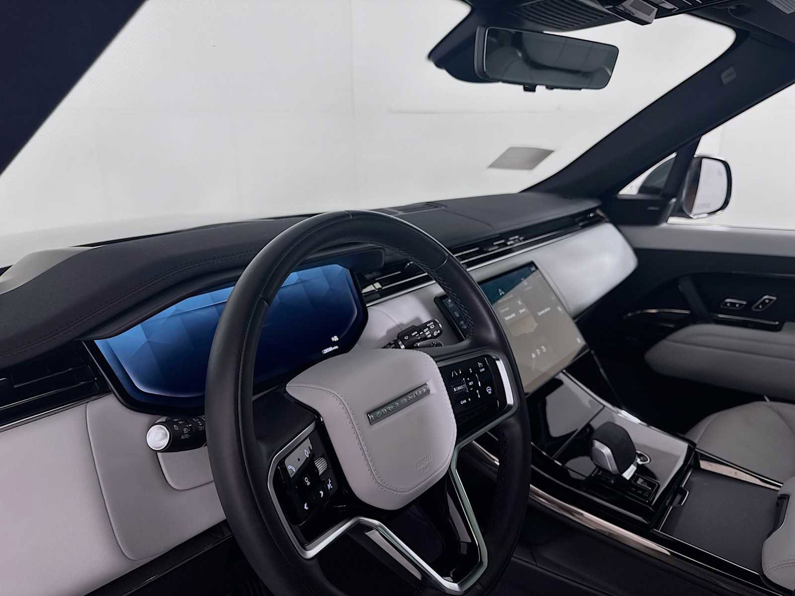 Used 2024 Land Rover Range Rover Sport SE image 9