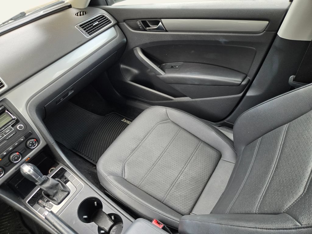 Used 2015 Volkswagen Passat 1.8T Wolfsburg Edition FWD image 13