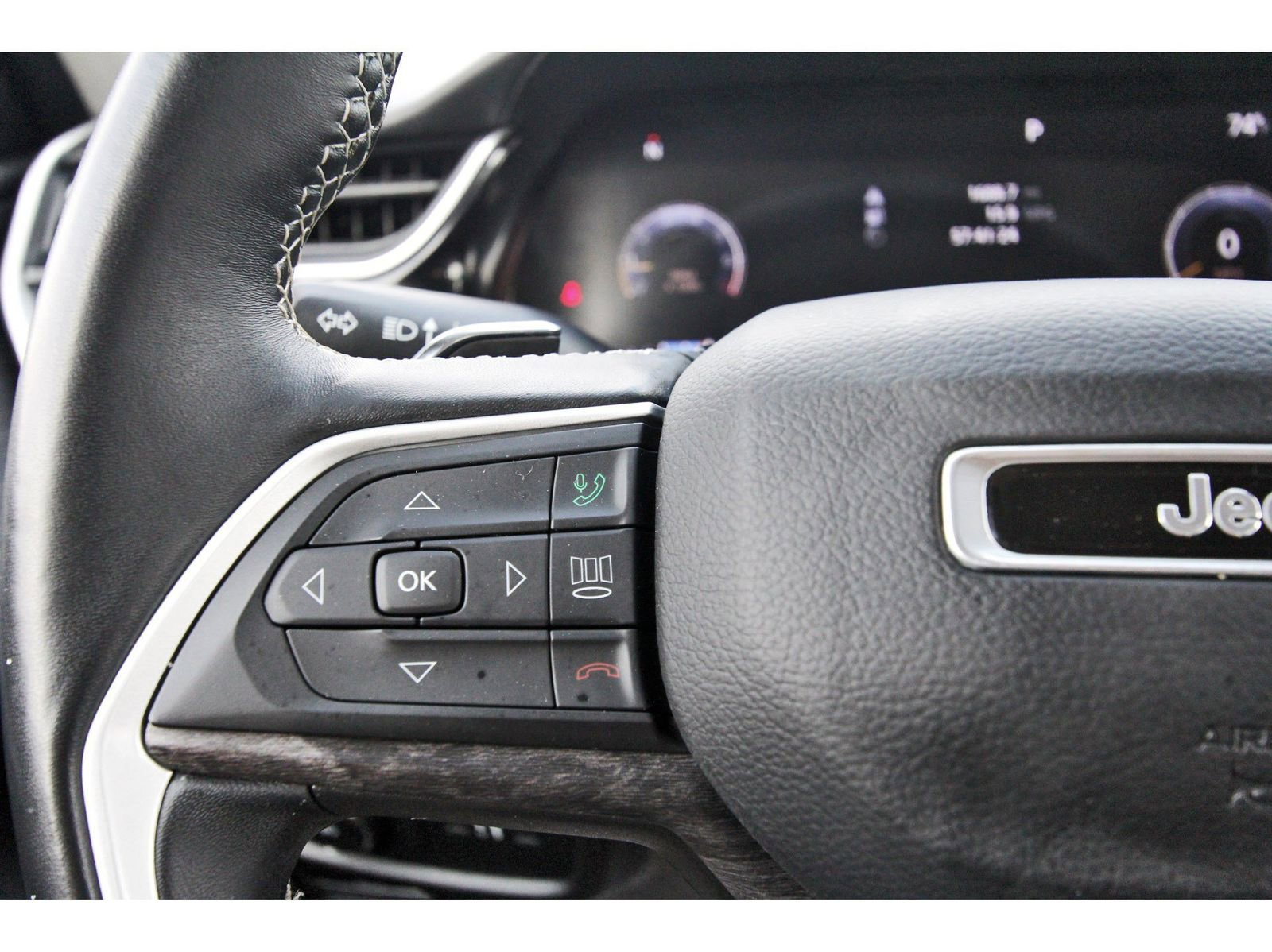 Used 2022 Jeep Grand Cherokee L Limited w/ Luxury Tech Group II image 24