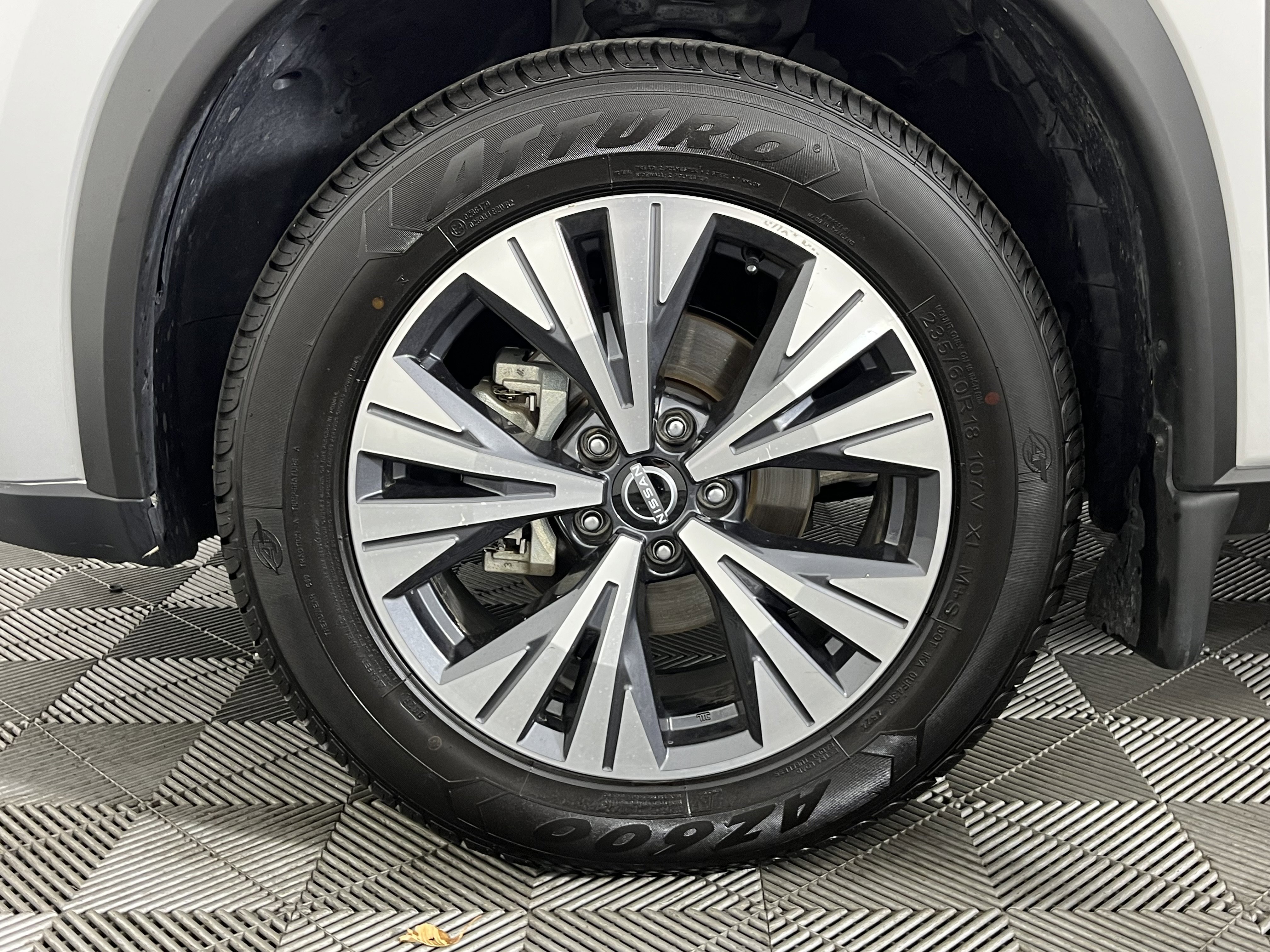 Used 2023 Nissan Rogue SV image 19