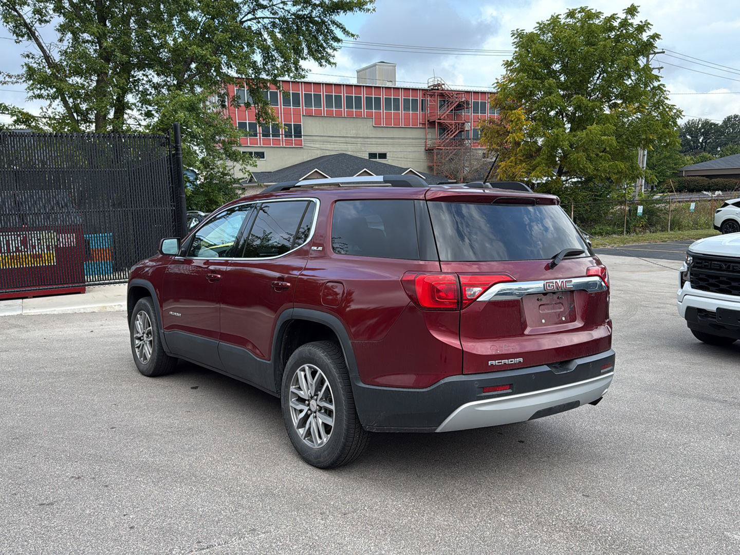 Used 2018 GMC Acadia SLE w/ Driver Alert Package I FWD image 5