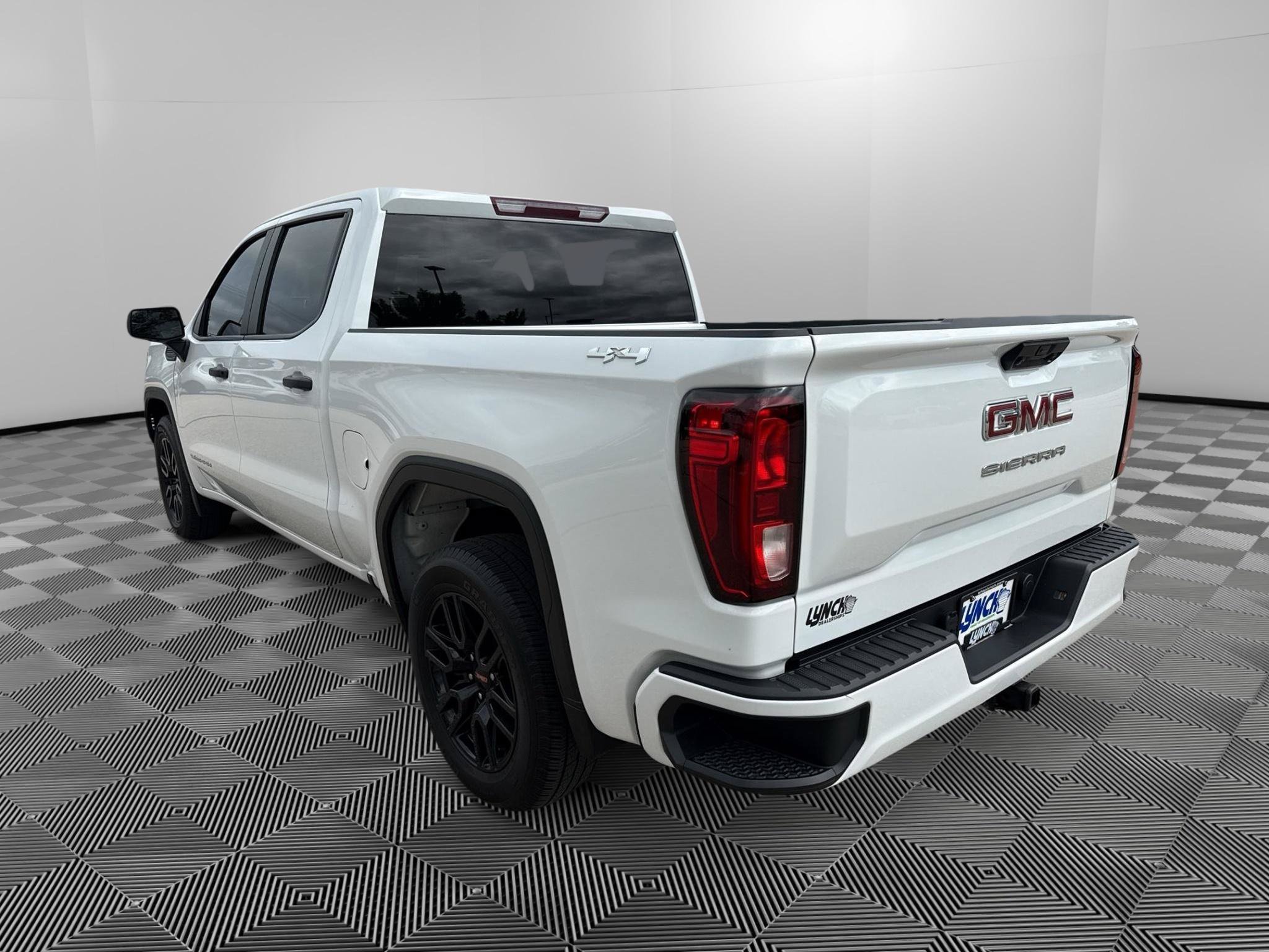 Used 2024 GMC Sierra 1500 Pro w/ Graphite Edition AWD/4WD image 3