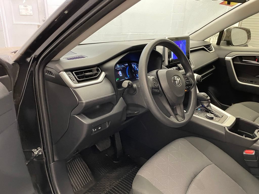 Used 2025 Toyota RAV4 XLE AWD/4WD image 20