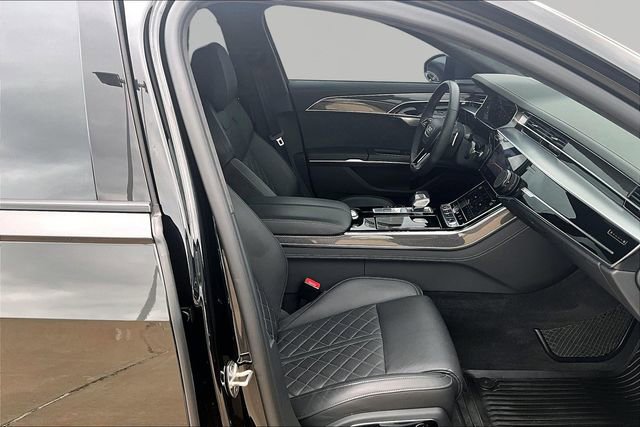 Used 2024 Audi S8 w/ S8 Comfort Plus Package AWD/4WD image 7