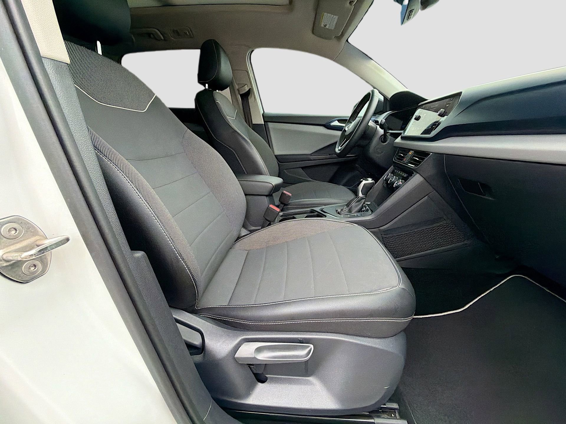 Used 2023 Volkswagen Taos SE w/ Panoramic Sunroof Package image 35