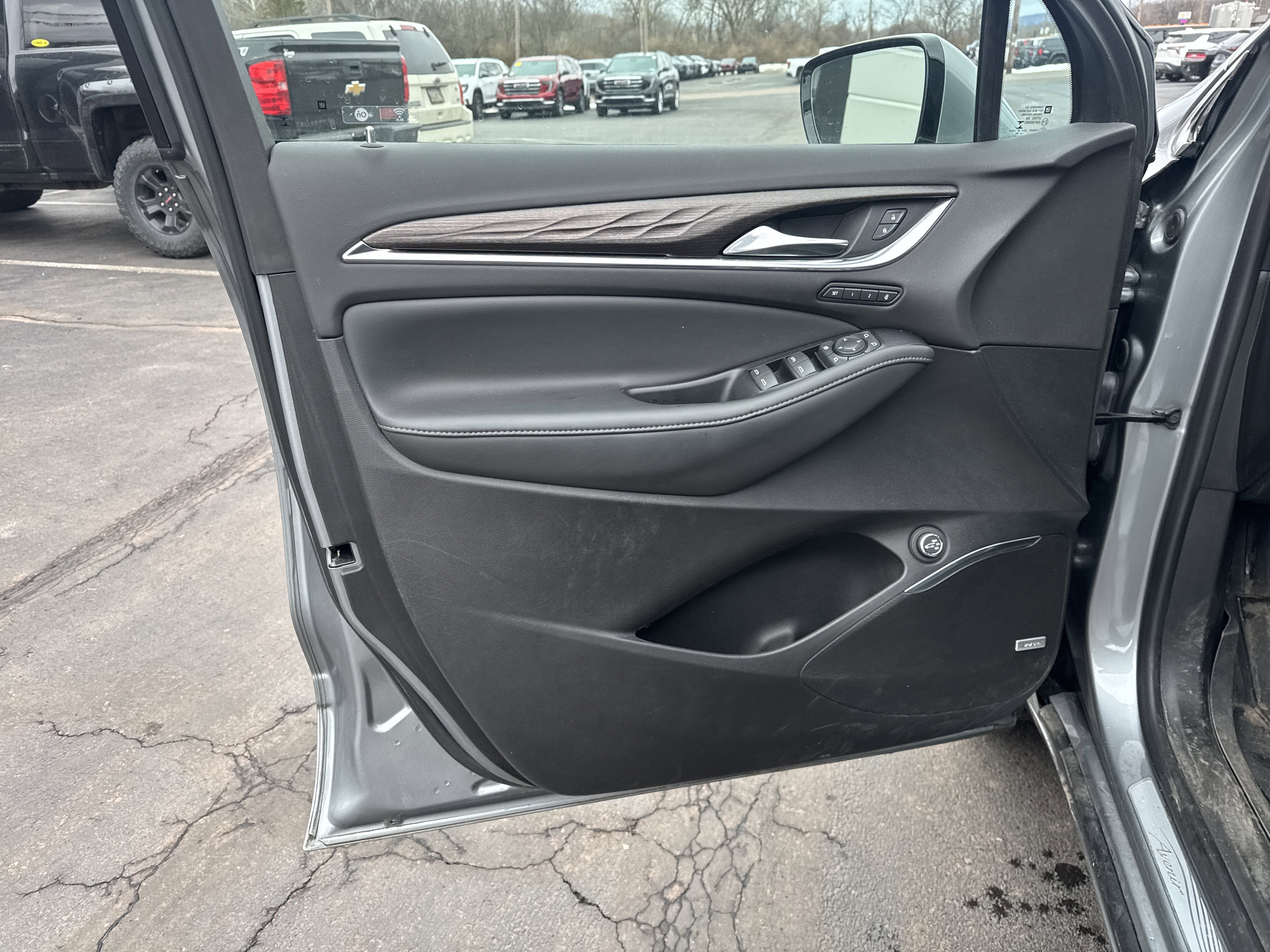 Used 2023 Buick Enclave Avenir image 16