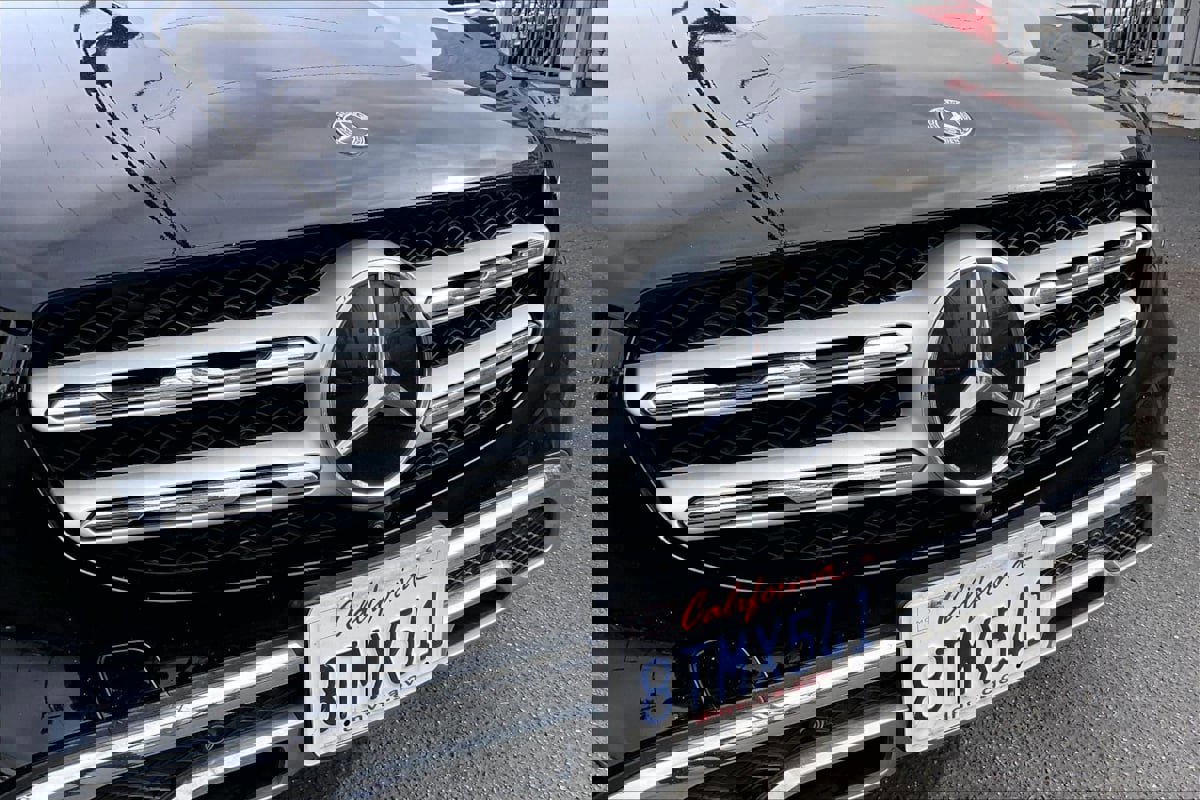 Used 2021 Mercedes-Benz GLC 300 w/ Premium Package image 28