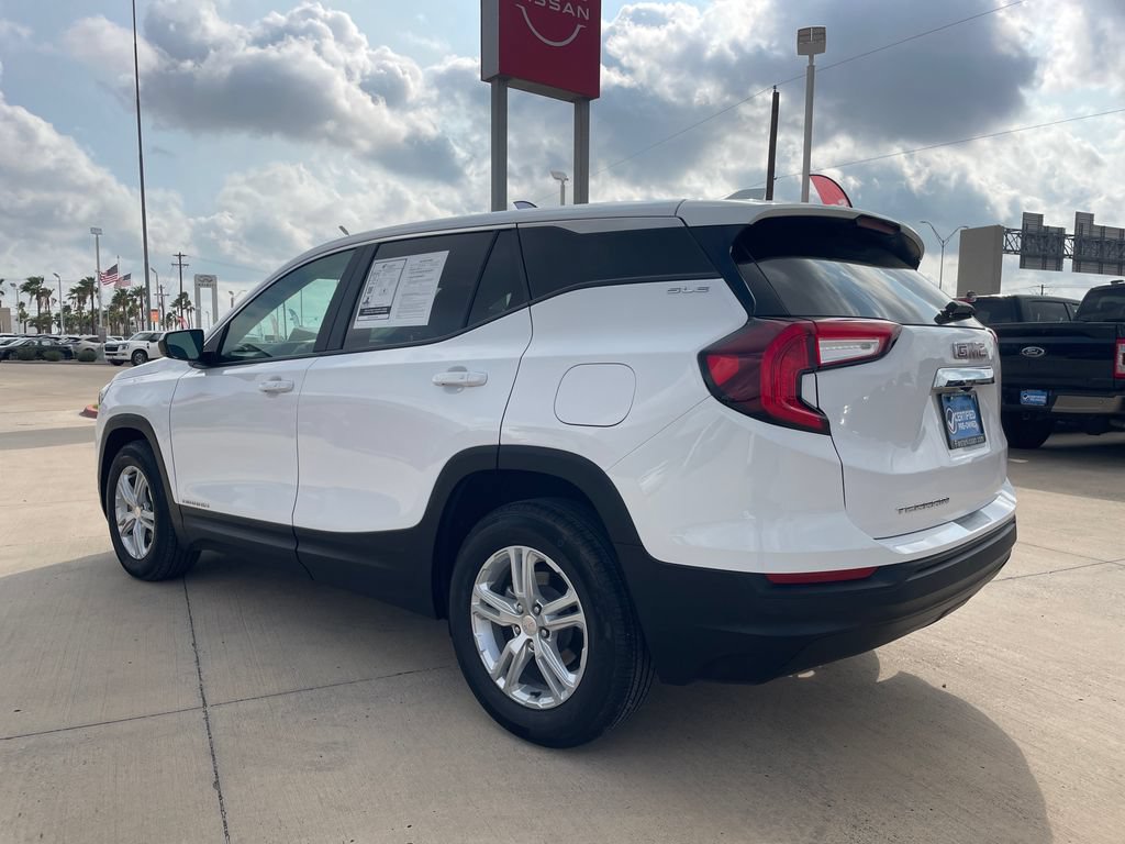 Used 2024 GMC Terrain SLE w/ LPO, Floor Liner Package FWD video 3