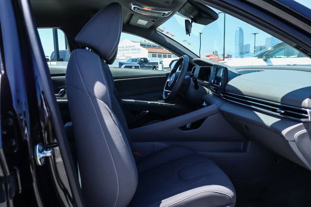Used 2025 Hyundai Elantra Sport FWD image 16