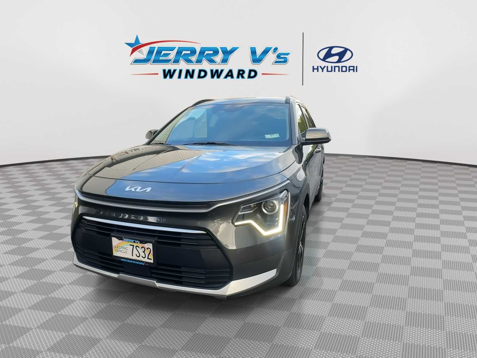 Used 2023 Kia Niro EX w/ EX Cold Weather Package image 3