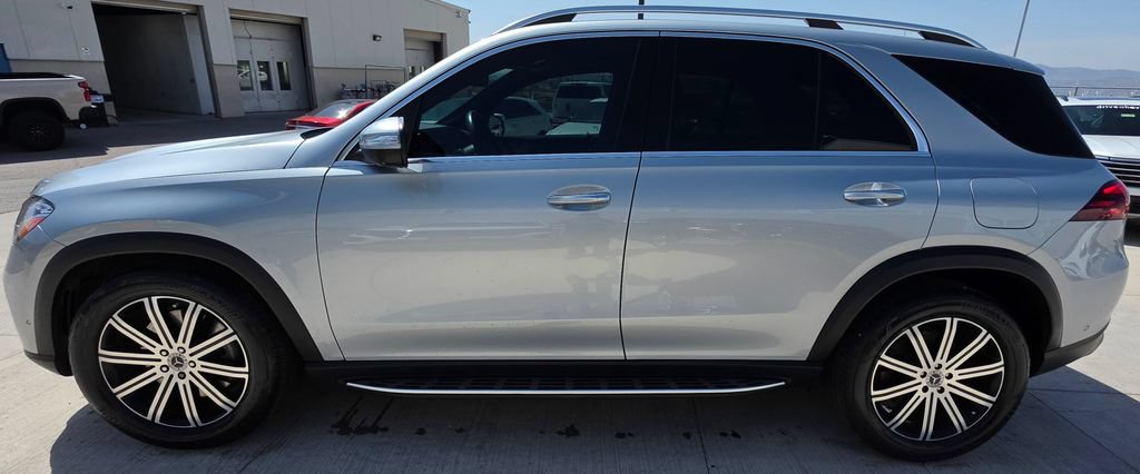 Used 2025 Mercedes-Benz GLE 450e 4MATIC image 5