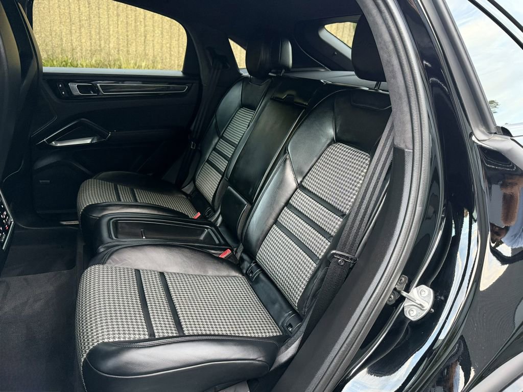 Used 2023 Porsche Cayenne Turbo S AWD/4WD image 47