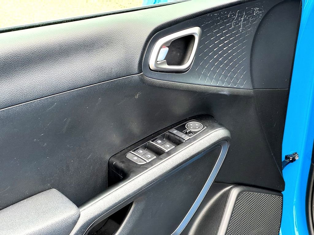 Used 2025 Kia Soul EX image 12