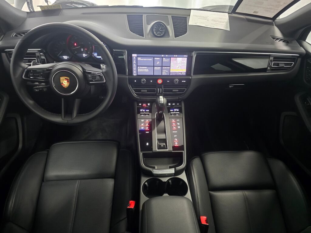 Certified 2025 Porsche Macan image 18